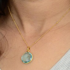 Emerald quartz round bezel necklace 